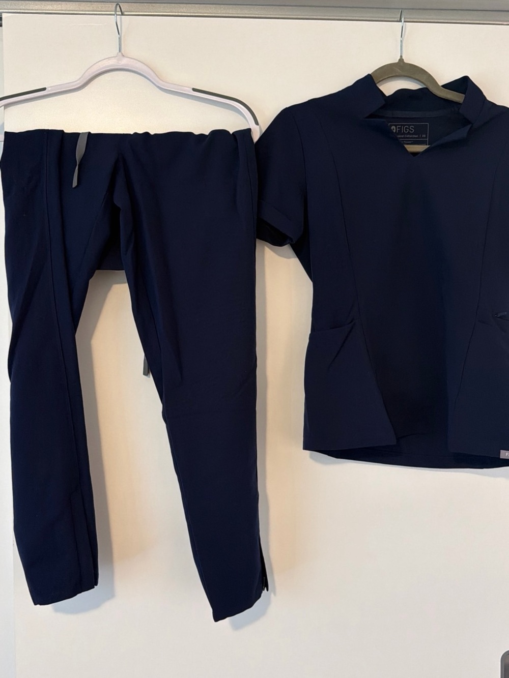 FIGS Women's Navy Scrub Set